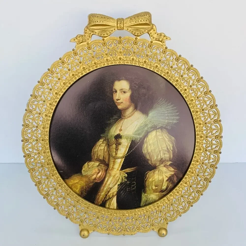 Antique Round Filigree Frame